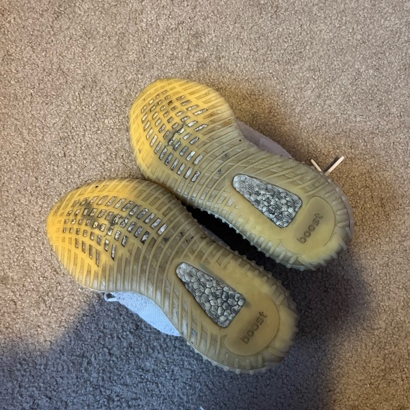 Yeezy Boost 350 V2 Cream White/Triple White - Picture 3 of 4